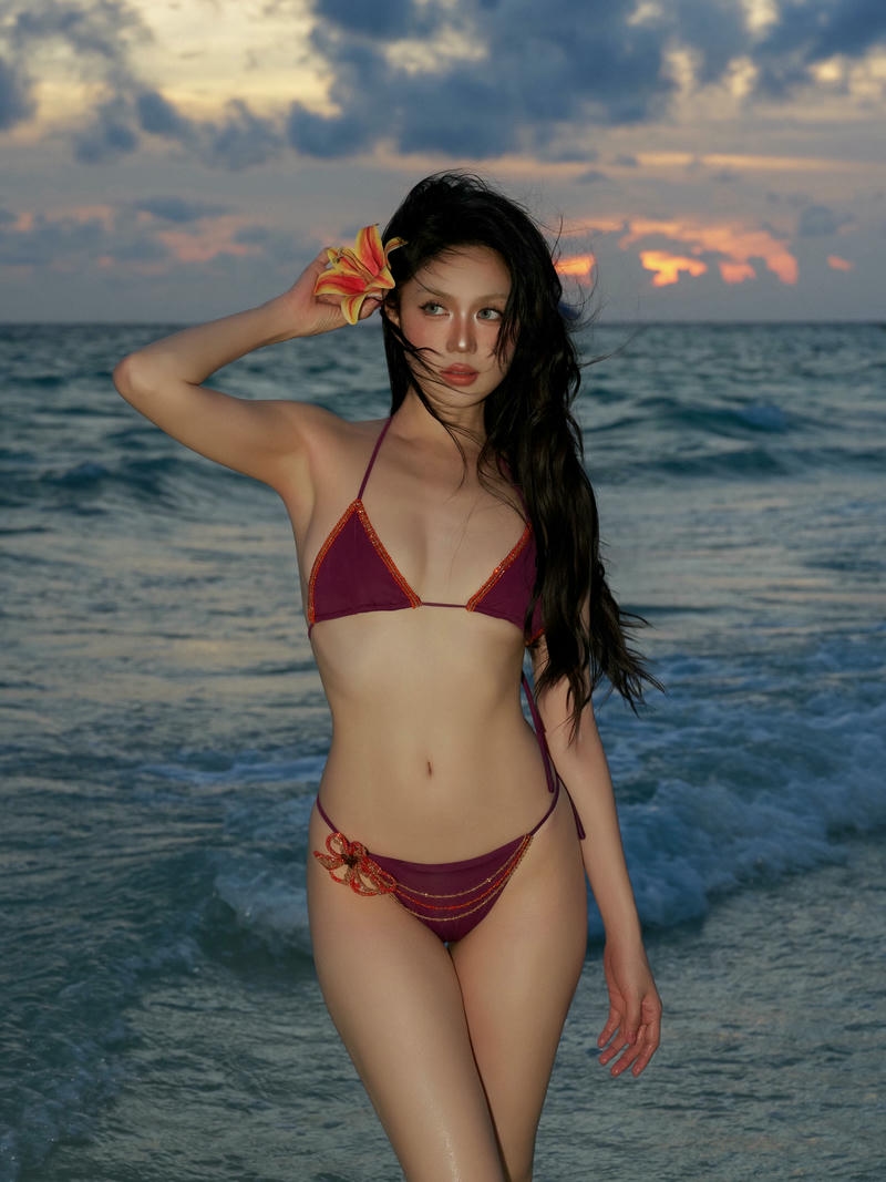 Hình ảnh Ngọc Trinh mặc bikini mang thần thái tự tin