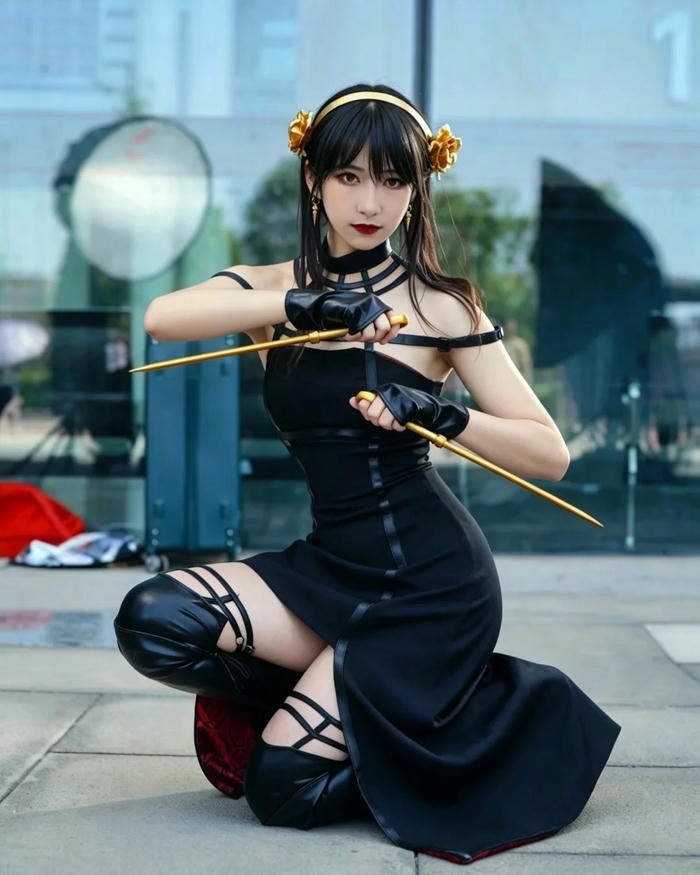 Hình ảnh Yor Forger cosplay với nét đẹp tinh tế
