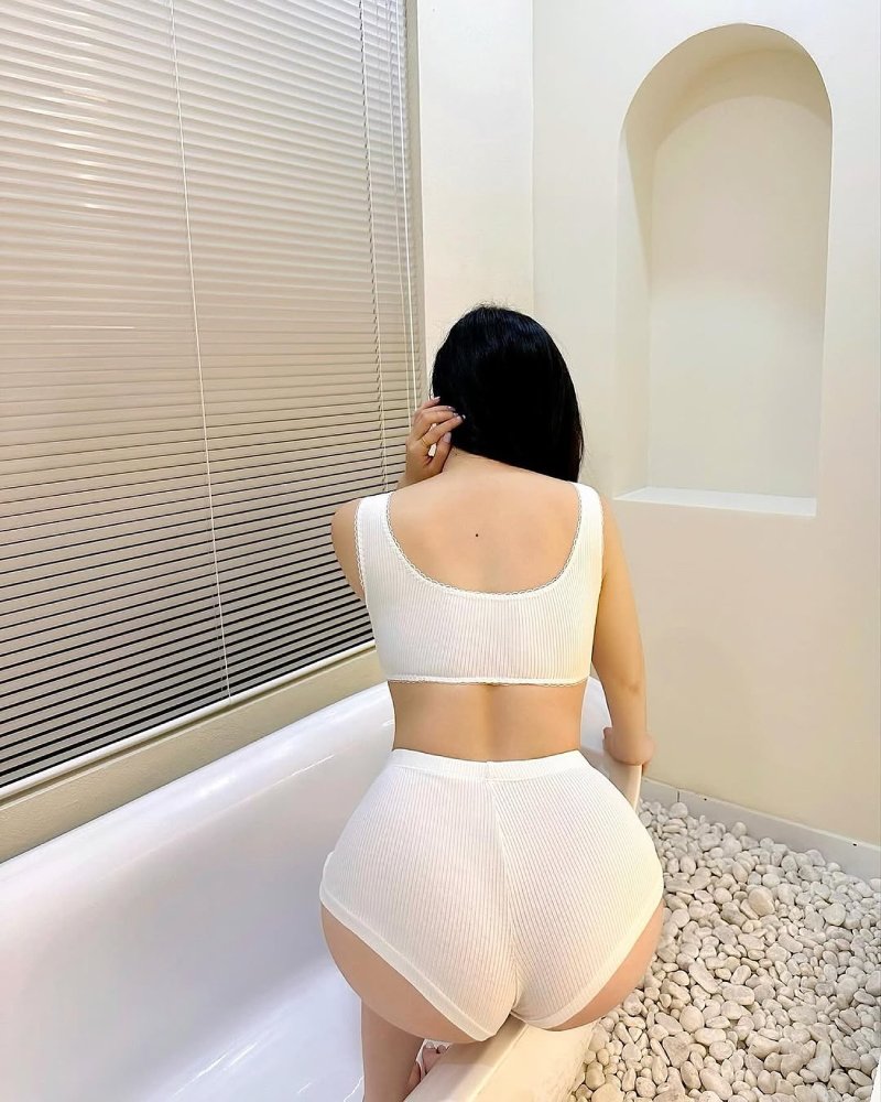 Hình body gái mông to đẹp tự nhiên và quyến rũ