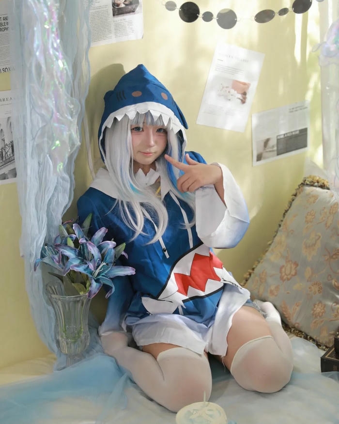 Hình cosplay Gura với diện mạo xinh xắn nổi bật