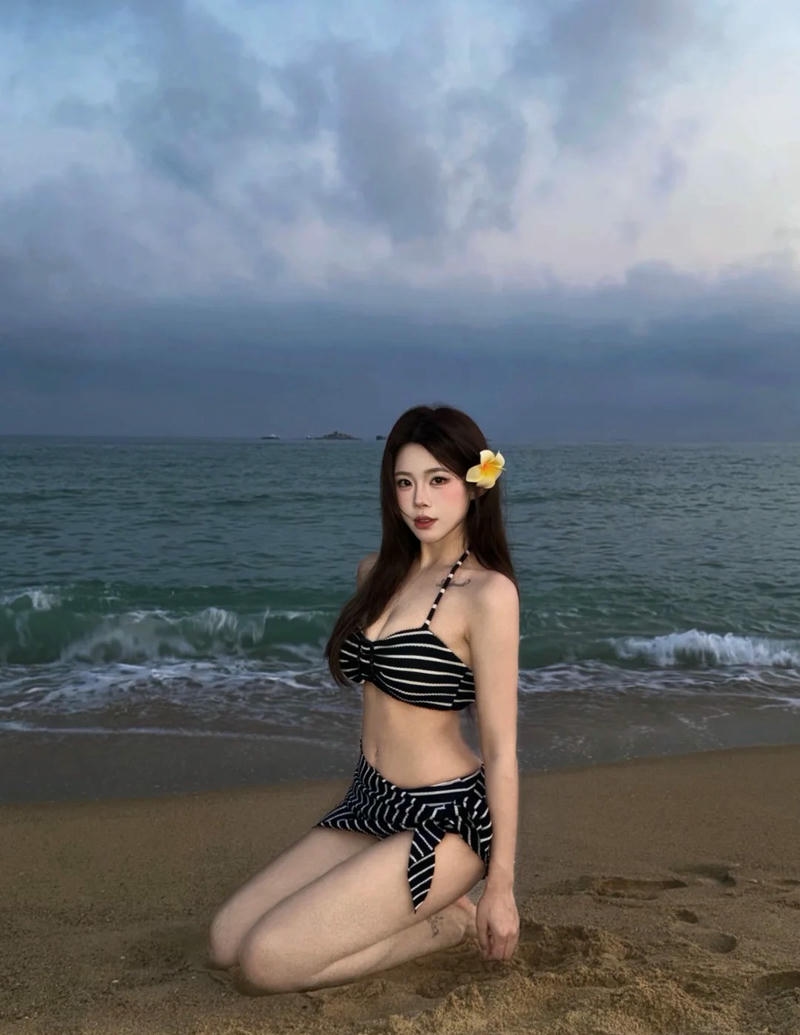 Hình gái xinh trung quốc mặc bikini hấp dẫn lung linh