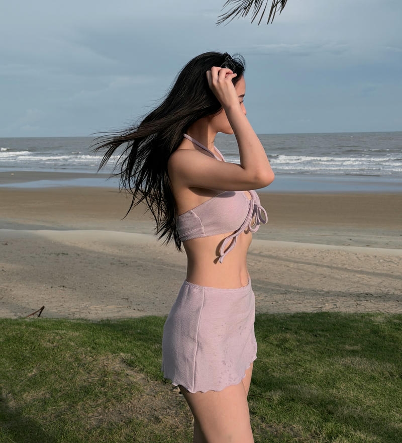 Jun Vũ Bikini mang vẻ ngoài rạng rỡ ấn tượng