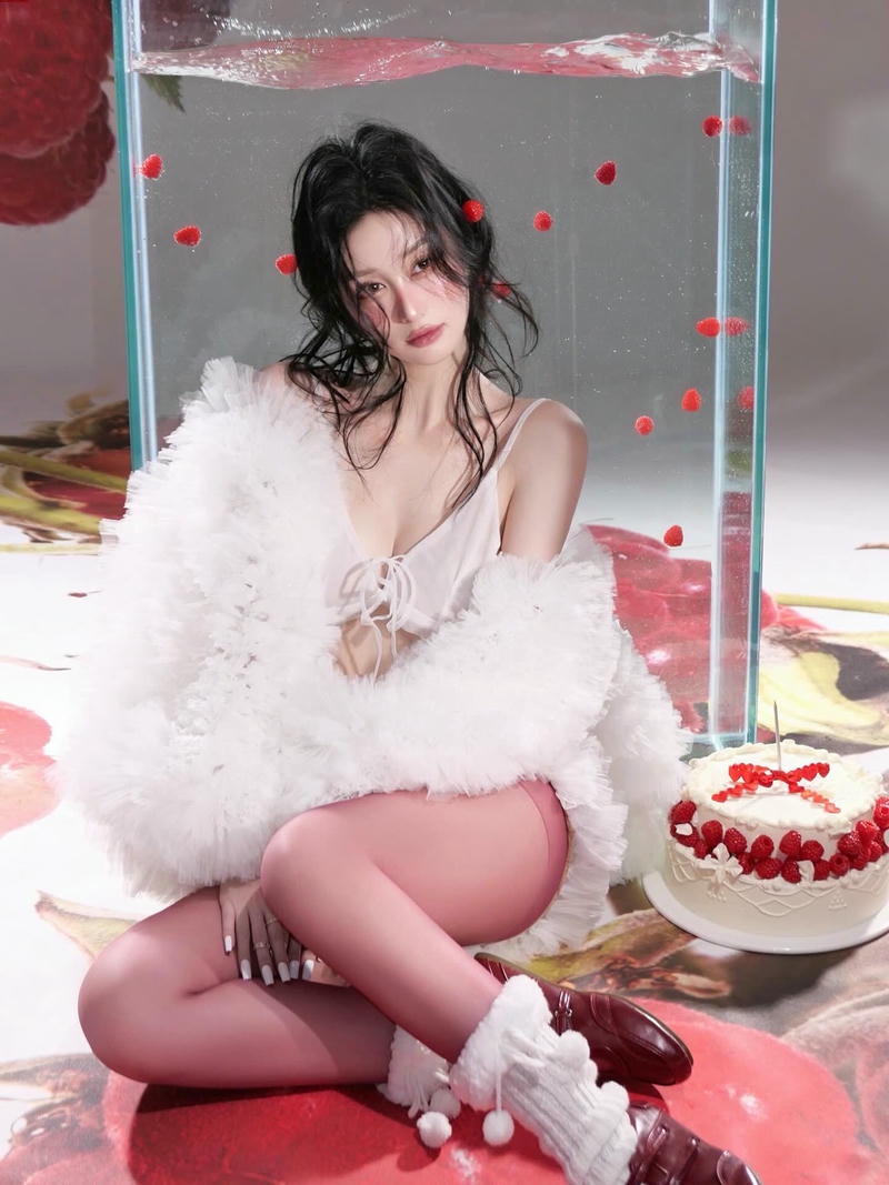 Jun Vũ Bikini với nét duyên dáng đầy cuốn hút
