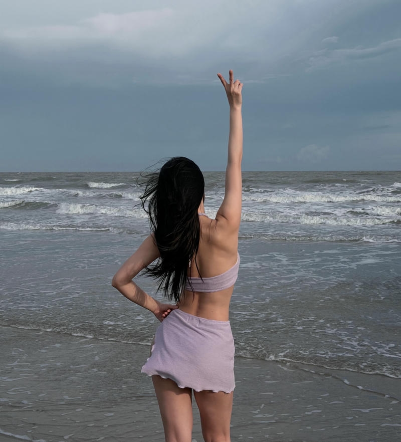 Jun Vũ Bikini với phong thái nhẹ nhàng đầy sức hút