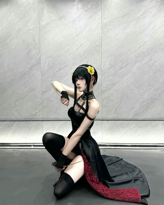 Mẫu Yor Forger cosplay có diện mạo cuốn hút