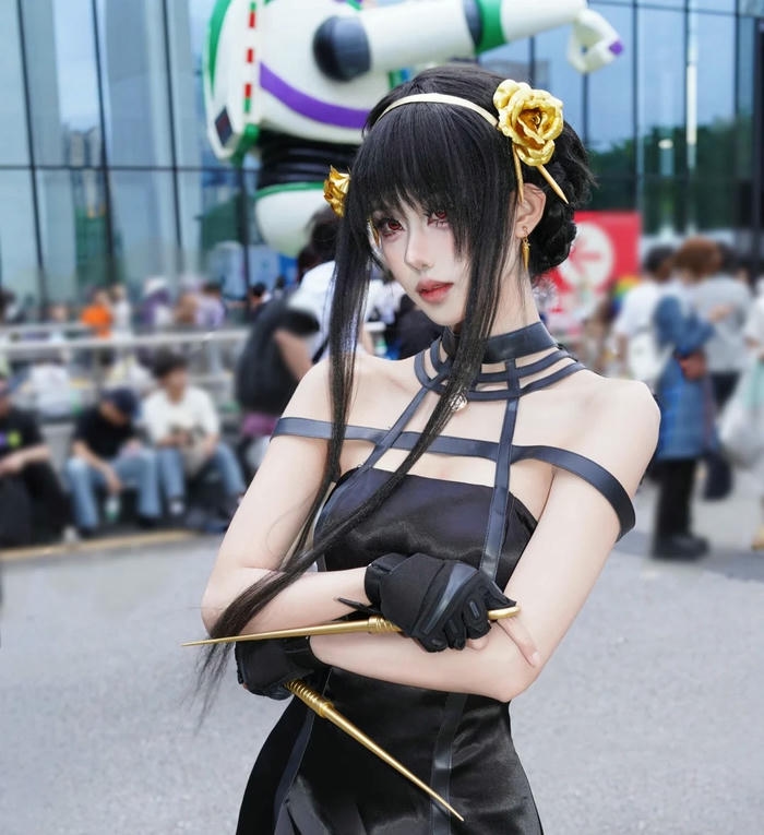 Mẫu hình Yor Forger cosplay có tạo hình xinh