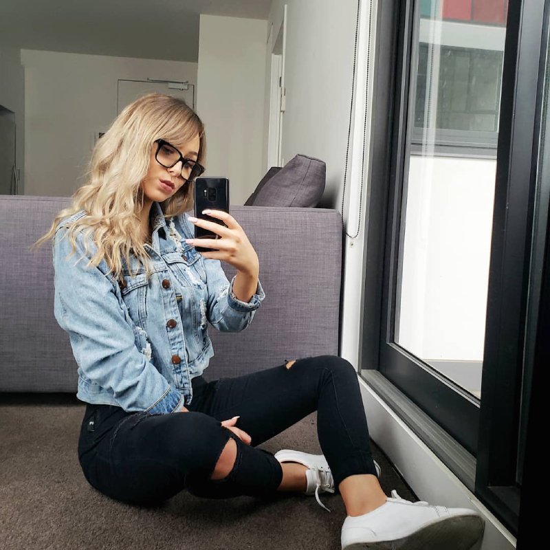 Streamer Mikaylah 15