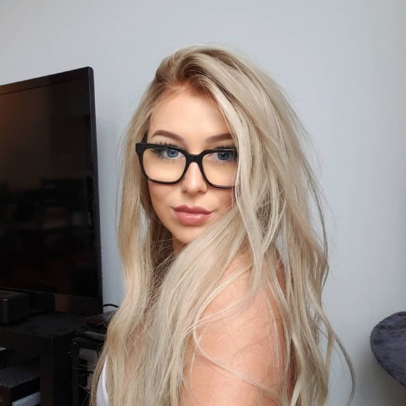 Streamer Mikaylah 17