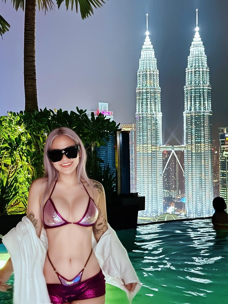 Suzie Nguyễn Onlyfans 18