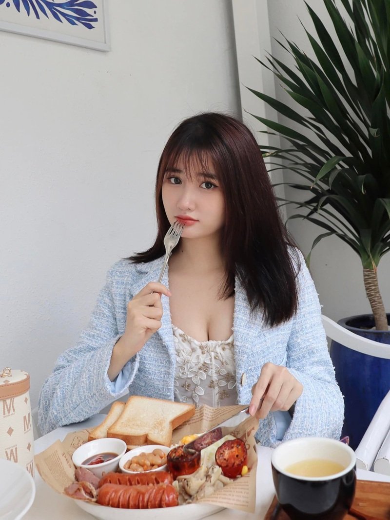 Tiktoker Vũ Thị Khánh Huyền 11