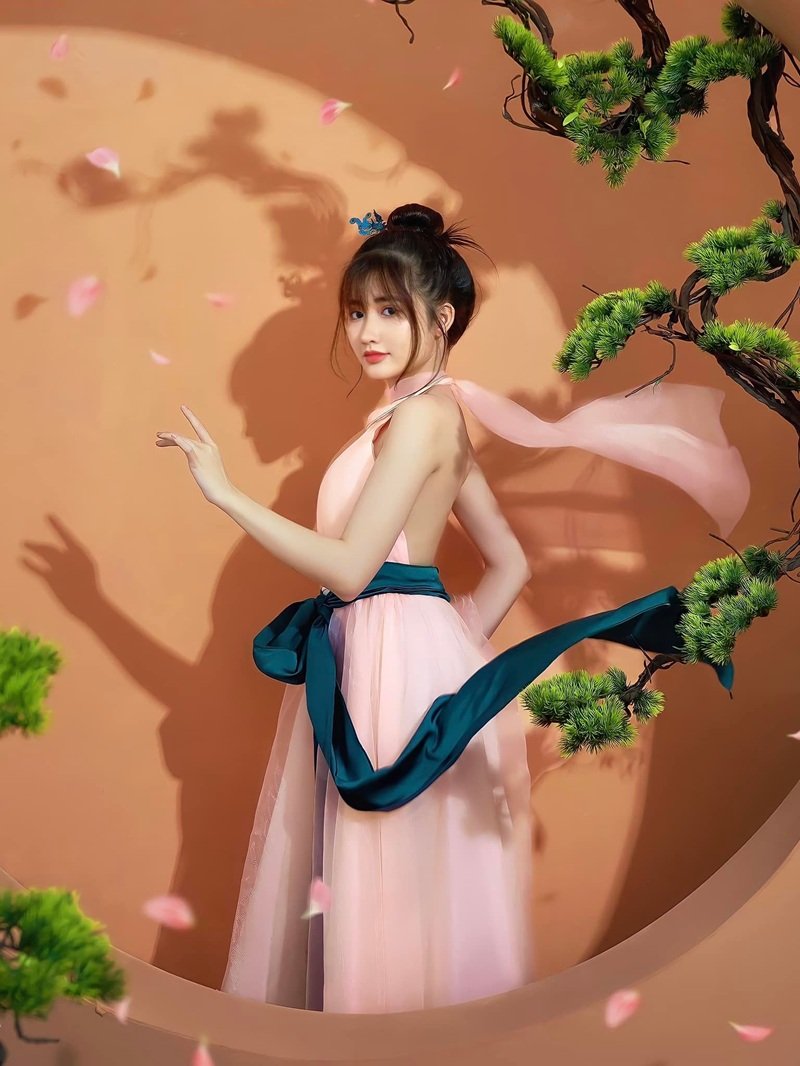 Tiktoker Vũ Thị Khánh Huyền 12