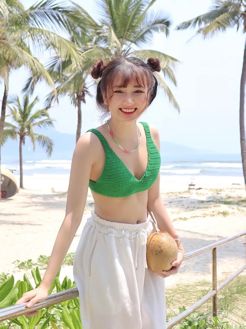 Tiktoker Vũ Thị Khánh Huyền 13