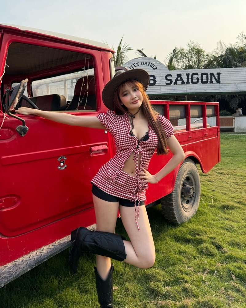 Tiktoker Vũ Thị Khánh Huyền 34