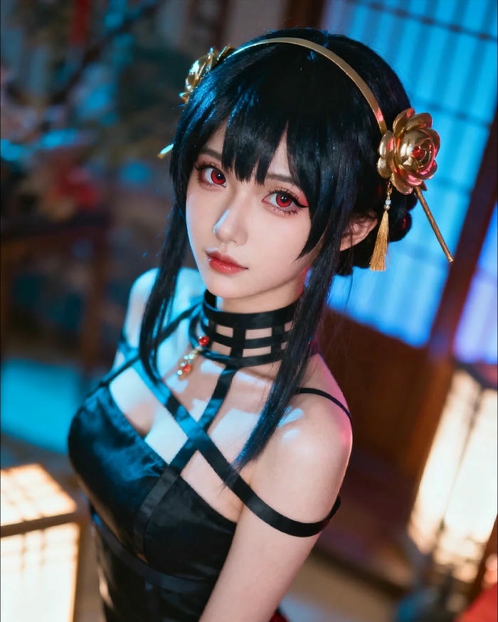 Yor Forger cosplay mang vẻ ngoài xinh xắn đáng yêu