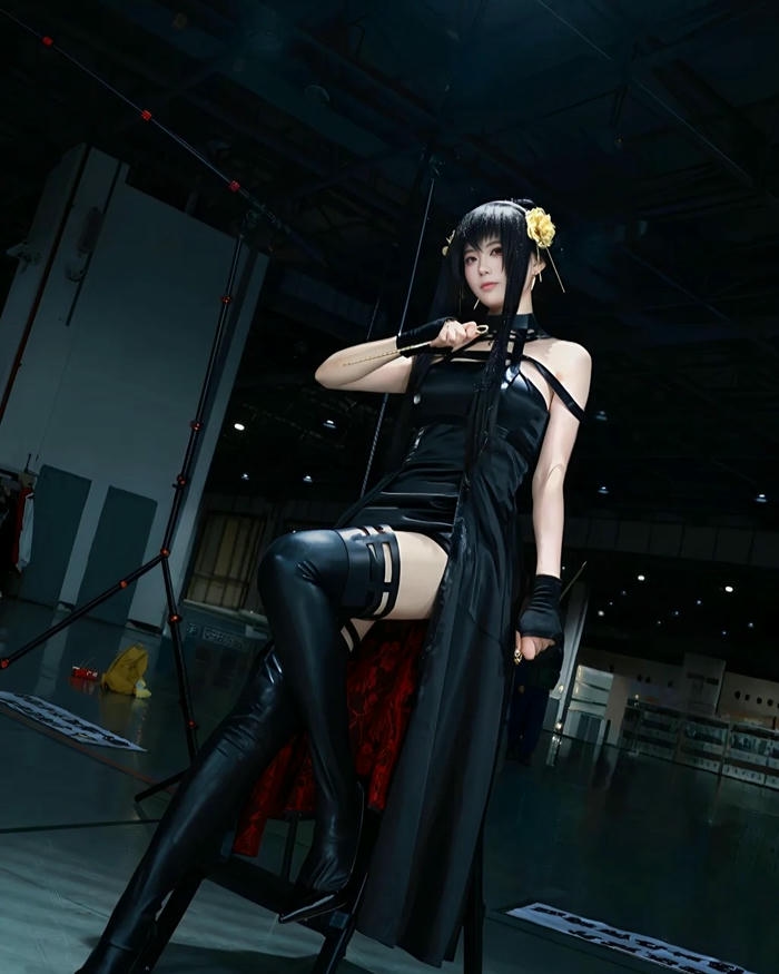 Yor Forger cosplay với diện mạo xinh đẹp nổi bật