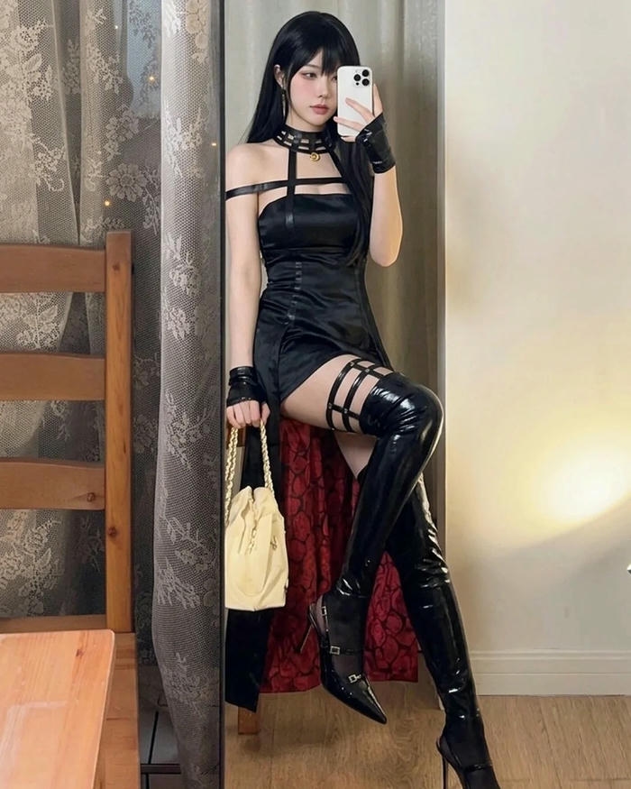 Yor Forger cosplay với phong thái duyên dáng tinh tế
