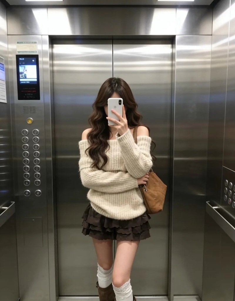 ảnh gái xinh che mặt bằng điện thoại 1