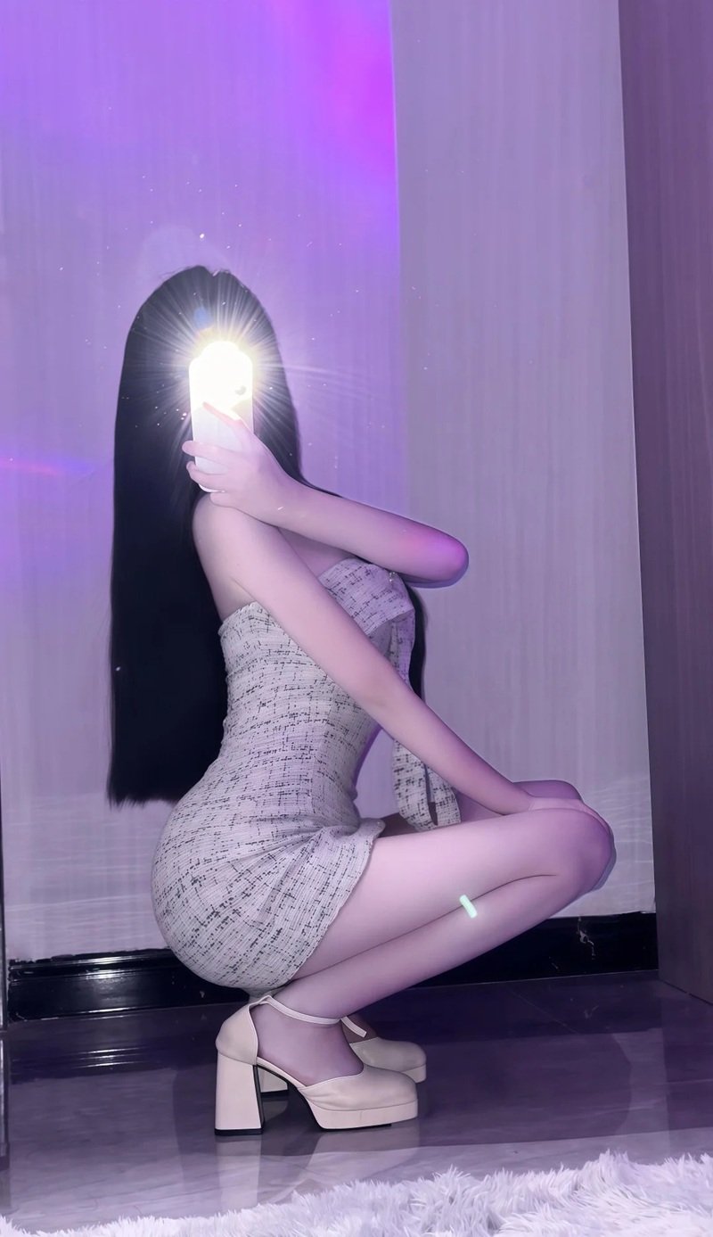 ảnh gái xinh che mặt bằng điện thoại 10