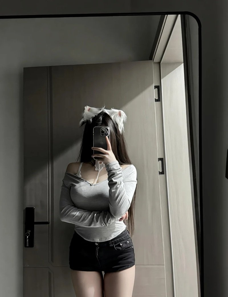 ảnh gái xinh che mặt bằng điện thoại 14