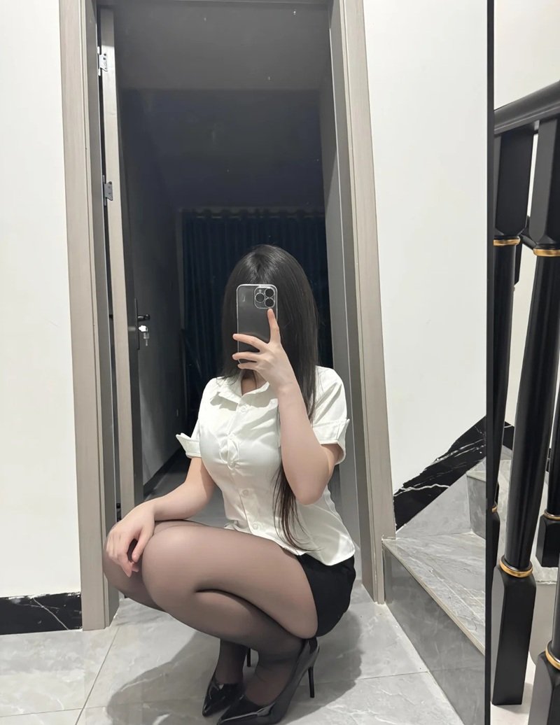 ảnh gái xinh che mặt bằng điện thoại 20