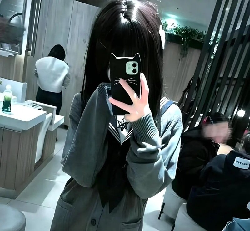 ảnh gái xinh che mặt bằng điện thoại 26