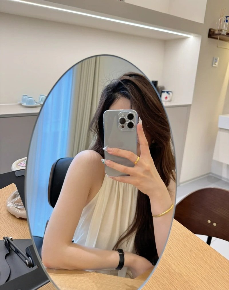 ảnh gái xinh che mặt bằng điện thoại 28