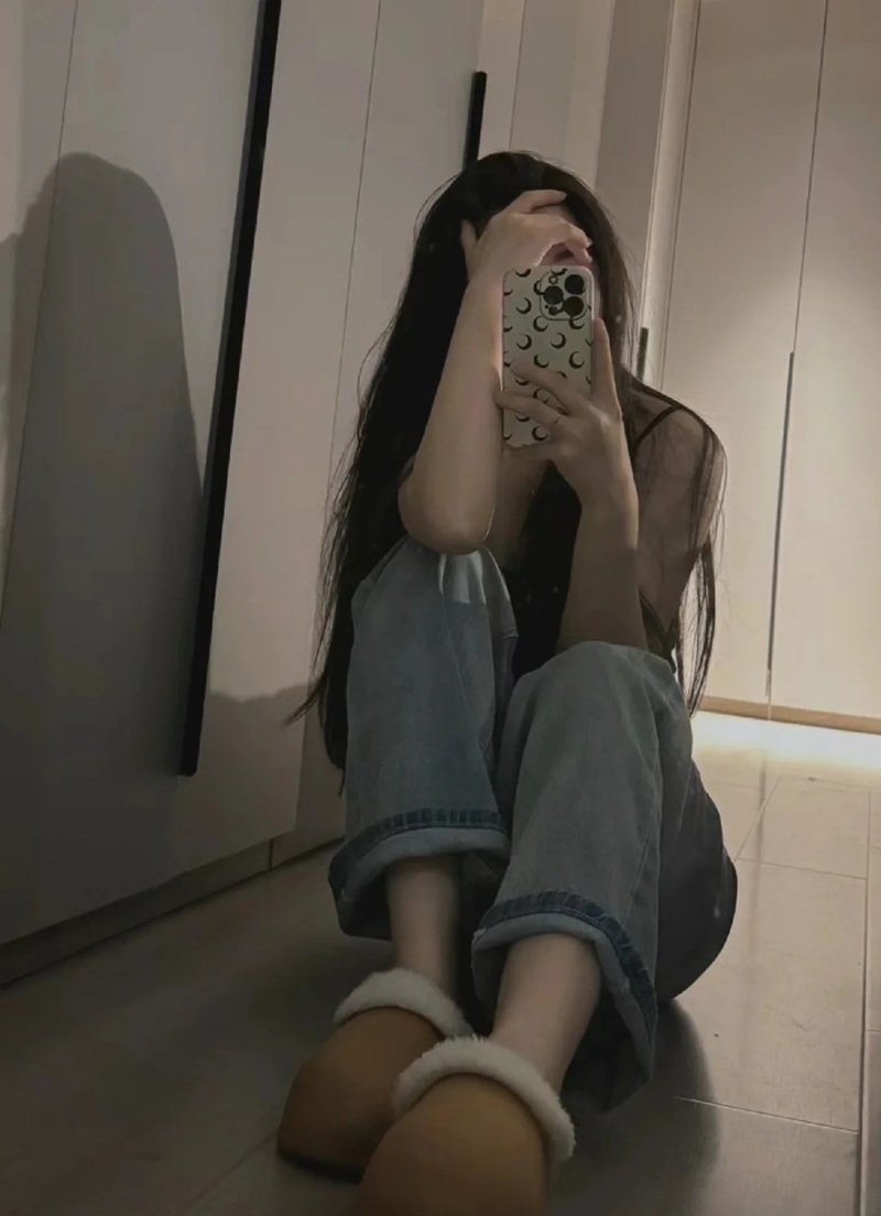 ảnh gái xinh che mặt bằng điện thoại 31