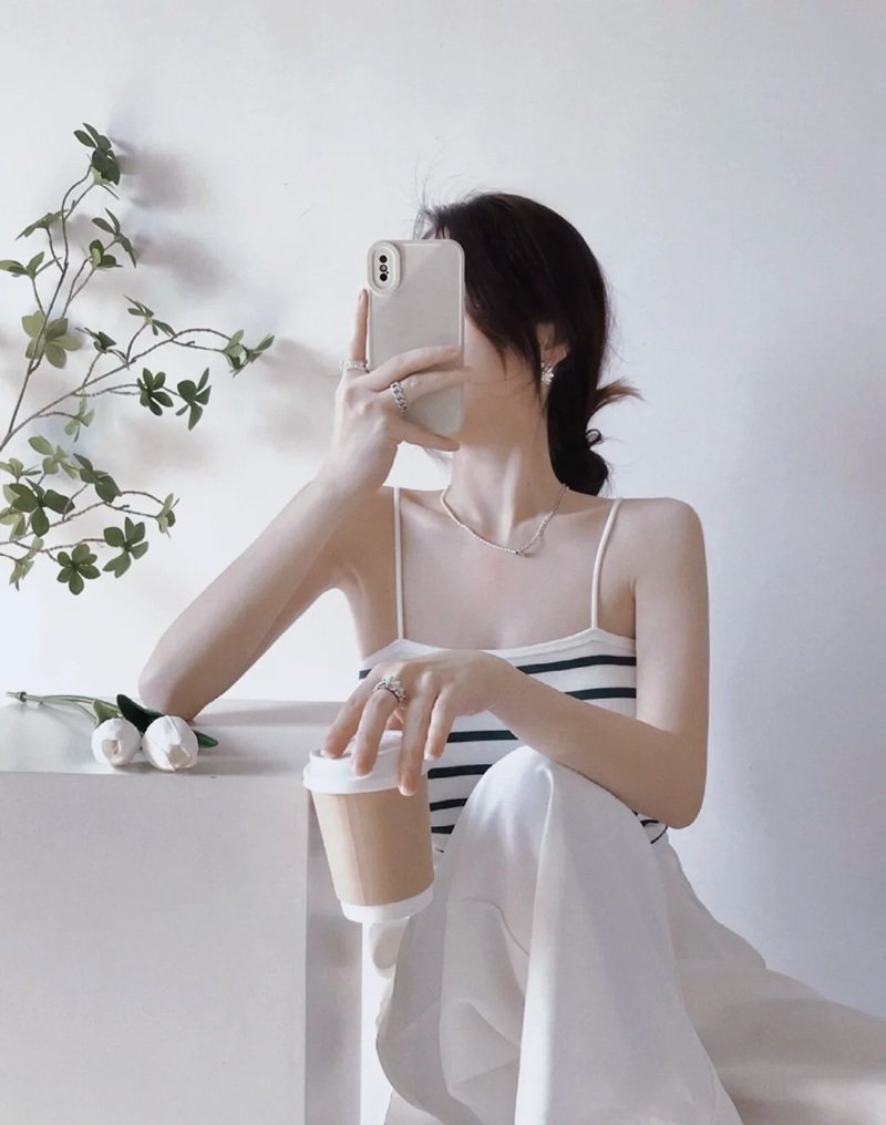 ảnh gái xinh che mặt bằng điện thoại 36