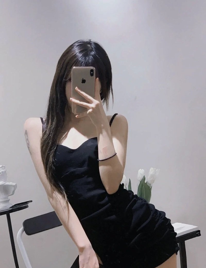 ảnh gái xinh che mặt bằng điện thoại 37