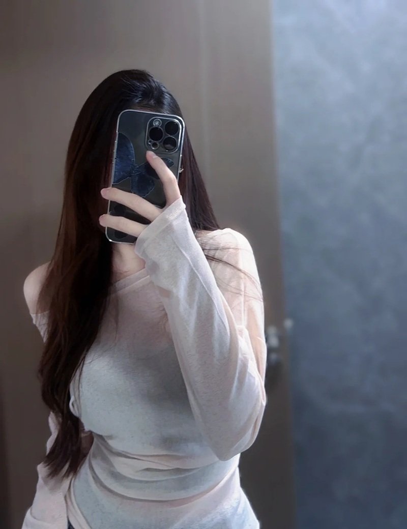 ảnh gái xinh che mặt bằng điện thoại 5