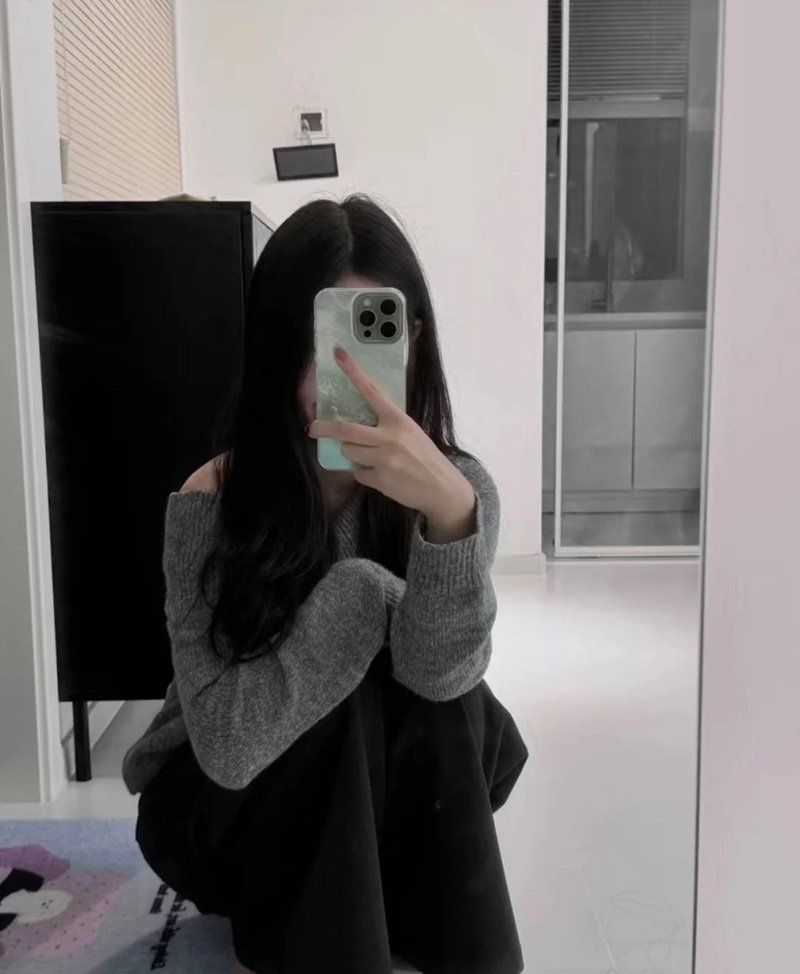 ảnh gái xinh che mặt bằng điện thoại 6