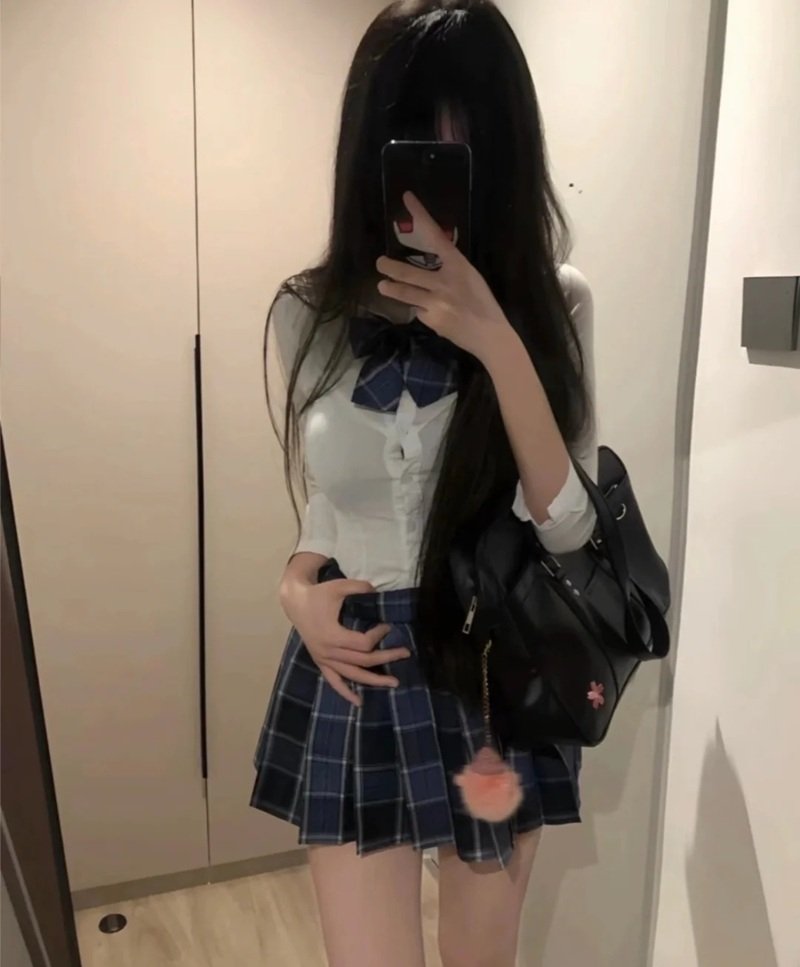 ảnh gái xinh che mặt bằng điện thoại 9