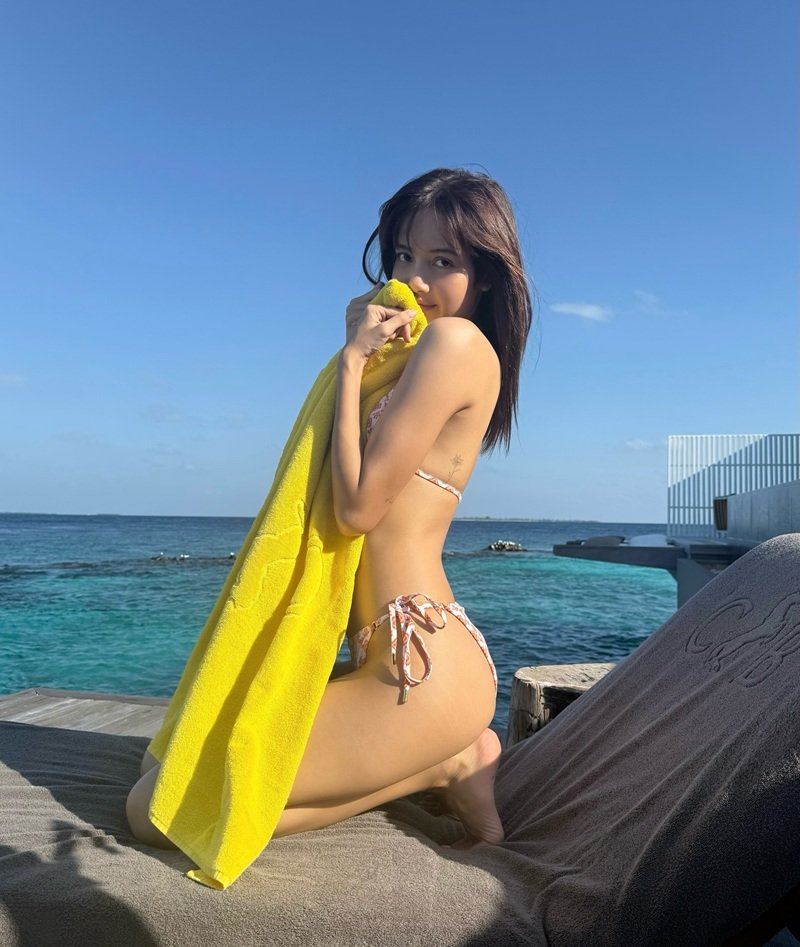 black pink bikini​ 21