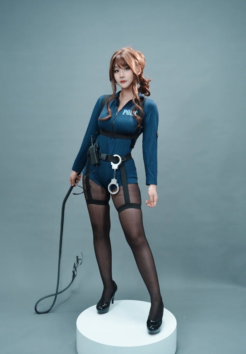 cosplay cảnh sát 17