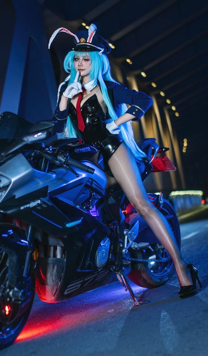 cosplay cảnh sát 21