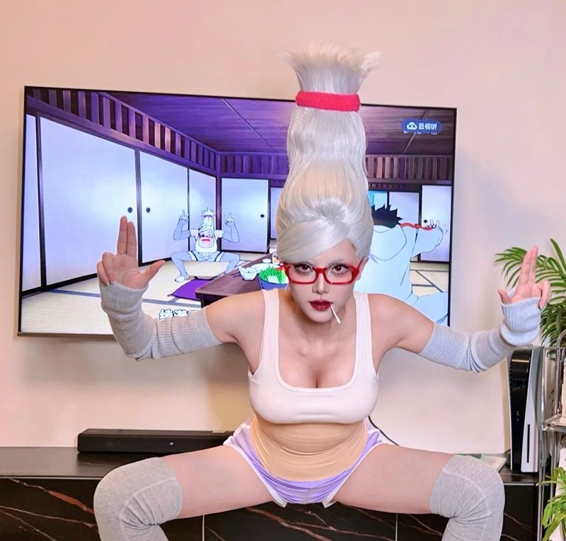 cosplay khoe hàng​ 23