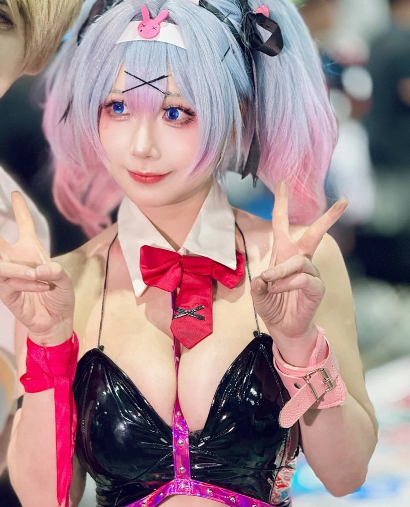 cosplay khoe hàng​ 3