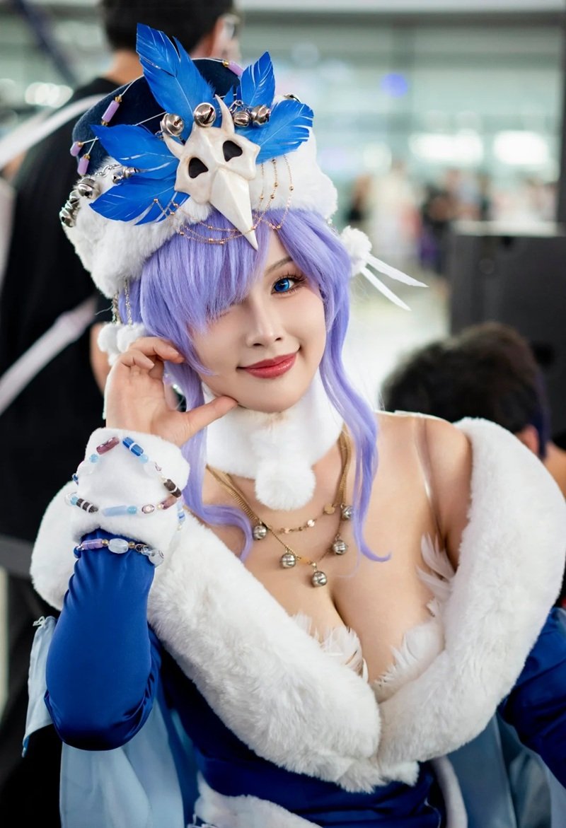 cosplay vú bự 2