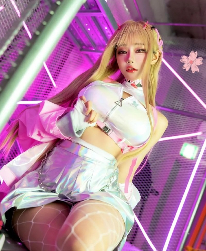 cosplay vú bự 27