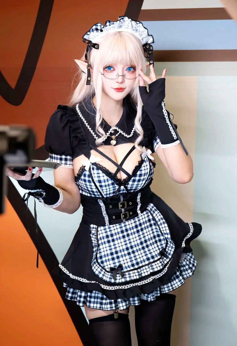 cosplay vú bự 3