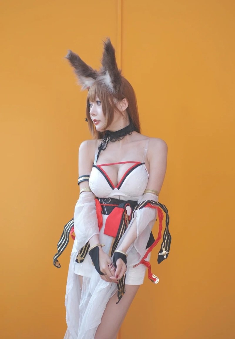 cosplay vú bự 32