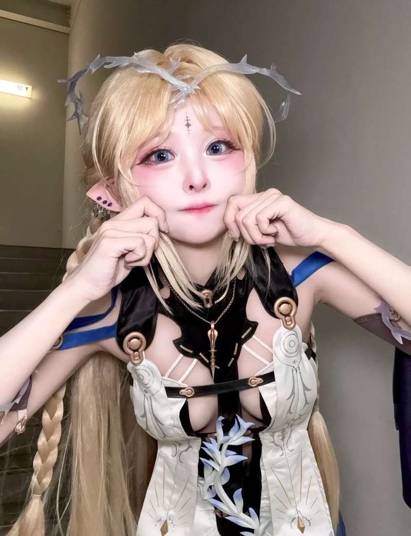 cosplay vú bự 37