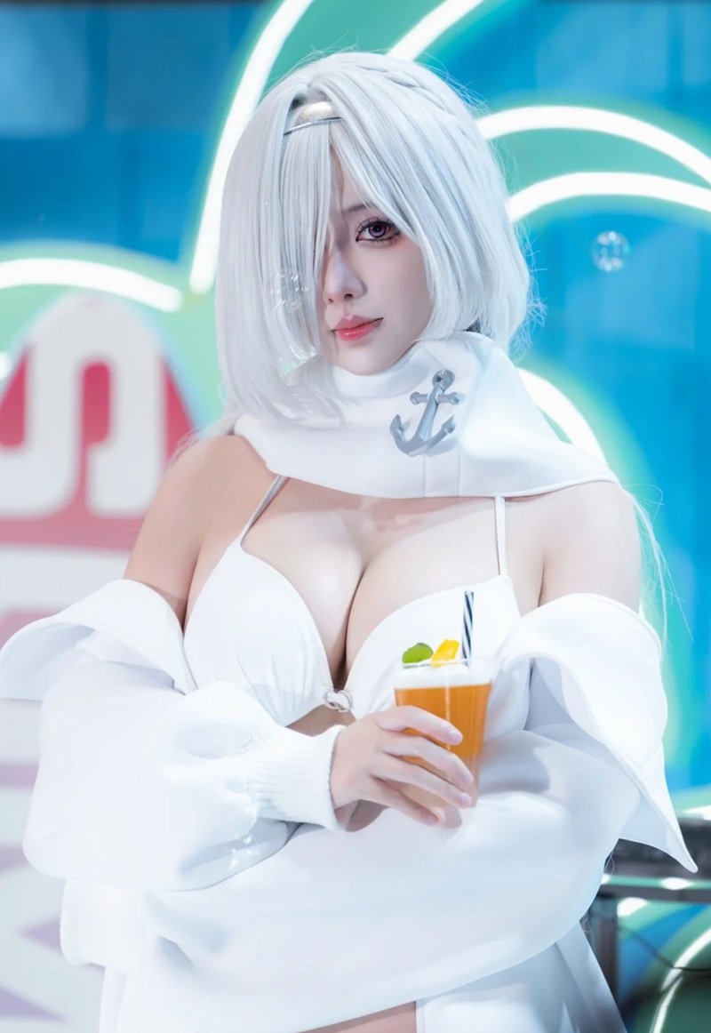 cosplay vú bự 9