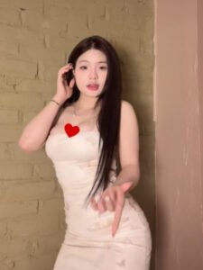 Sự Thật Về Lan Xinh Yêu Là Ai? Tiểu Sử Và Đời Tư Khiến Nhiều Người Bất Ngờ