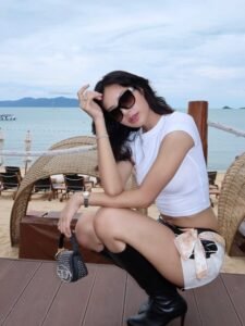 Chiêm Ngưỡng Vẻ Đẹp Không Góc Chết Với 90+ ảnh Lisa Bikini