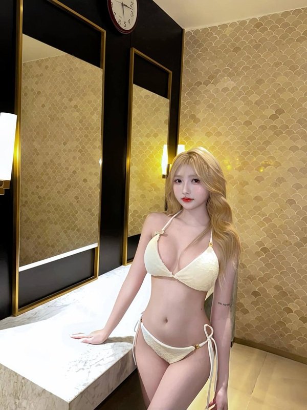 gái xinh mặc bikini nhỏ​ 1