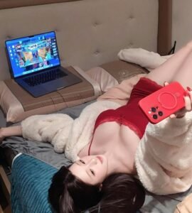 Ngắm gái xinh 90+ mặc đồ ngủ đẹp mê từ cái nhìn đầu