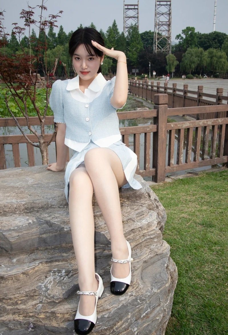 gái xinh mặc váy ngắn 12