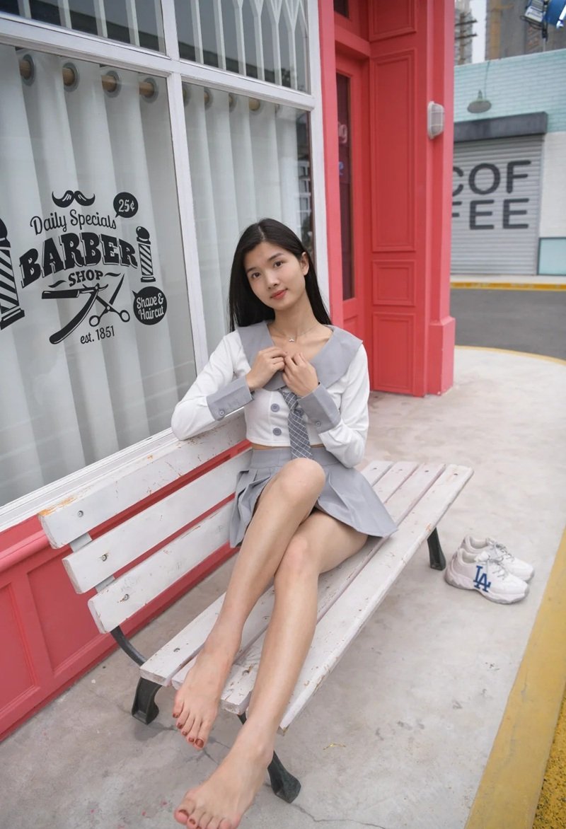 gái xinh mặc váy ngắn 19