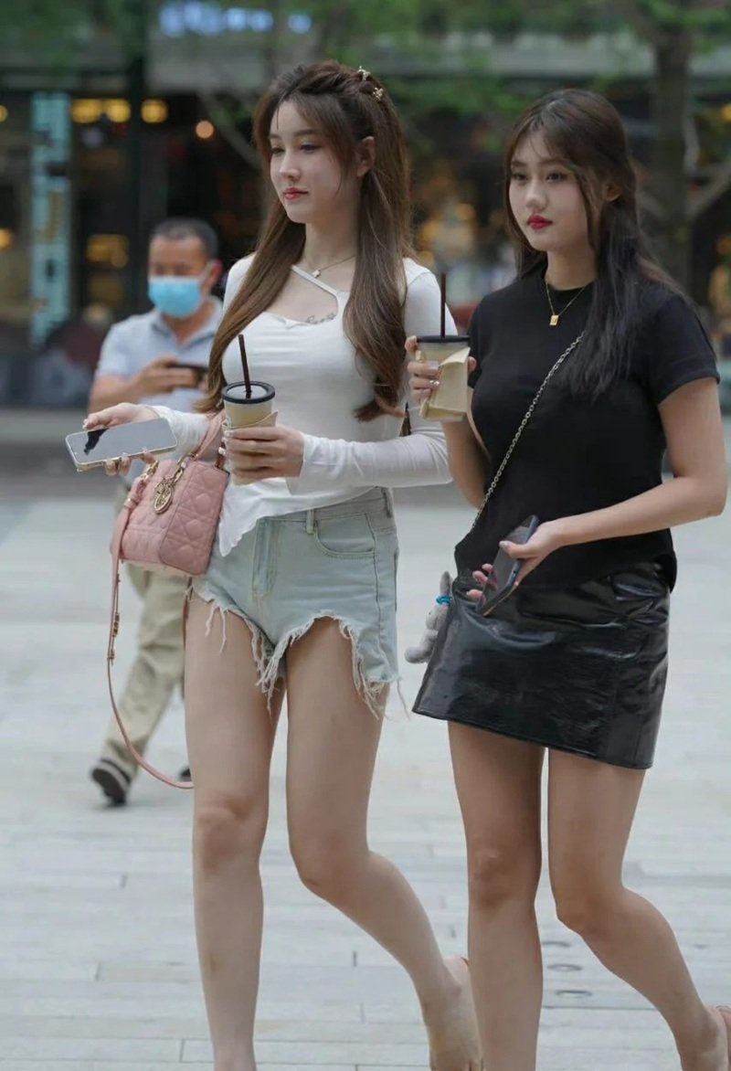 gái xinh mặc váy ngắn 28